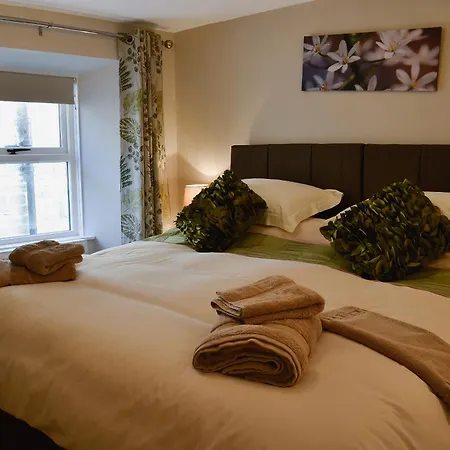 April - Uk2152 * Settle