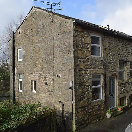 April - Uk2152 * Settle