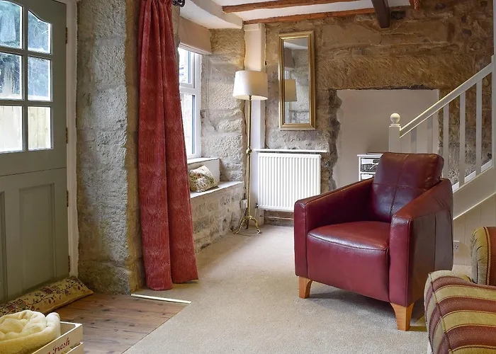 April - Uk2152 Semesterbostad *