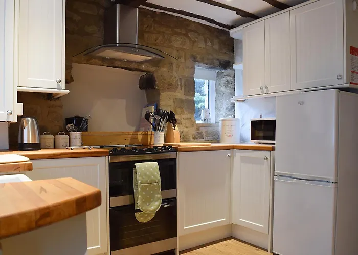 April - Uk2152 Semesterbostad *