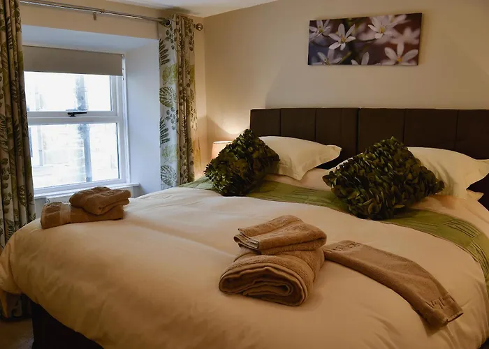 April - Uk2152 * Settle